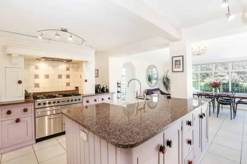 5 Bedroom Detached House To Rent With Tennis Court