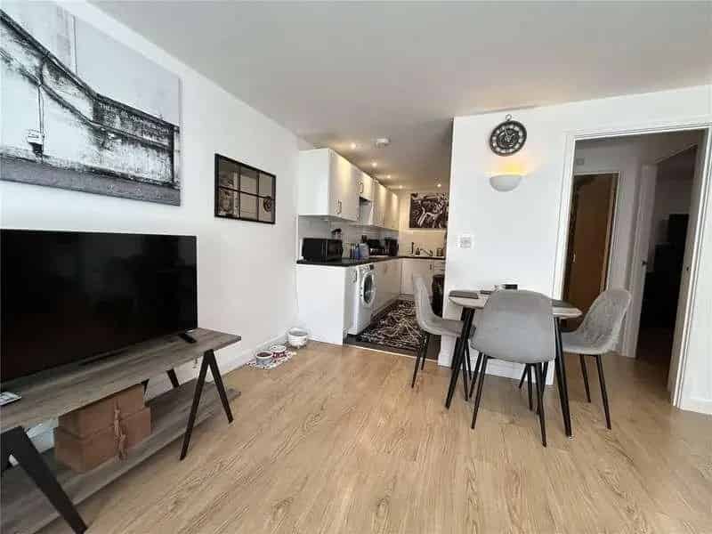 2 Bed Flat for Sale Near Leonardo Helicopters