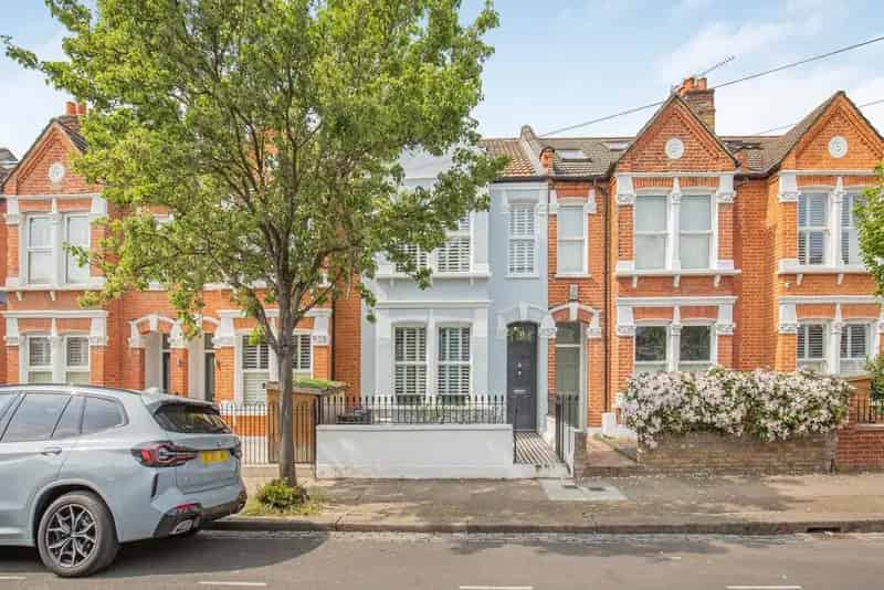 Refurbished Home Near Earlsfield and Tooting
