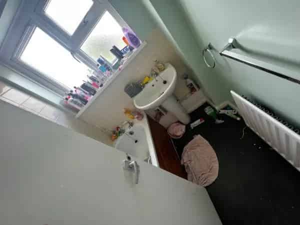 Spacious Open-Plan Living Room Apartment Near Shops and Transport