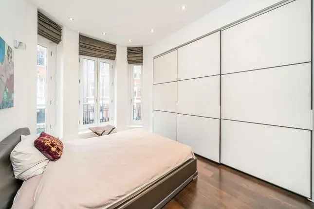 Flat to rent in Park Street, London W1K