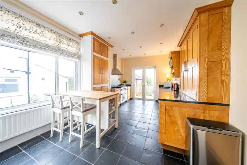 Four Bedroom Semi Detached House With Large Garden