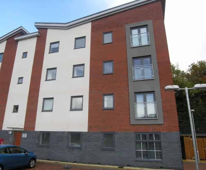 2 Bedroom Ground Floor Apartment For Sale