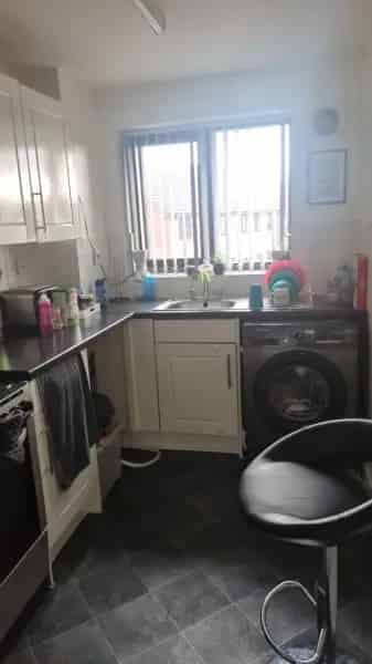 2 Bedroom Modern Flat Own Entrance Upstairs