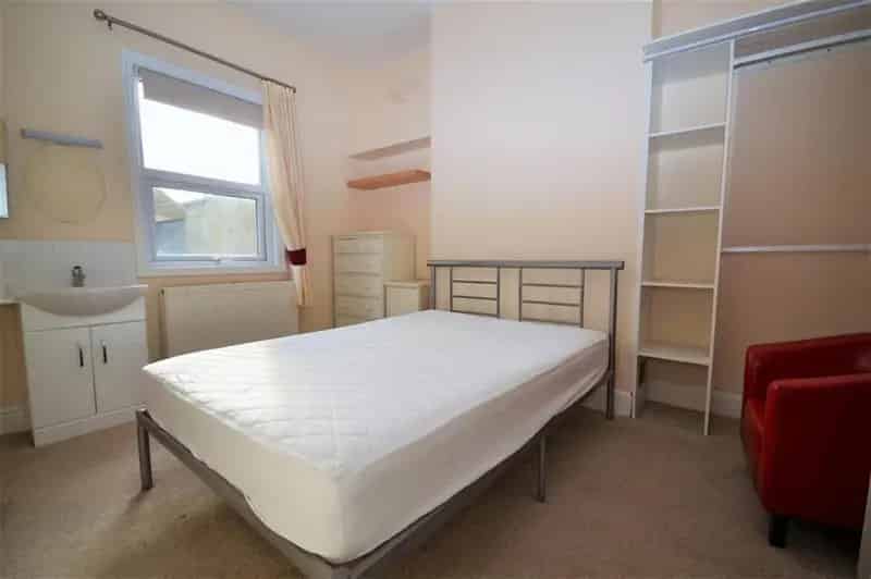 1 bedroom Flat
 To Let