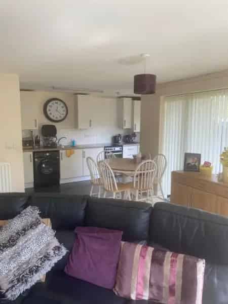 Modern 2-Bed House in Leverstock Green