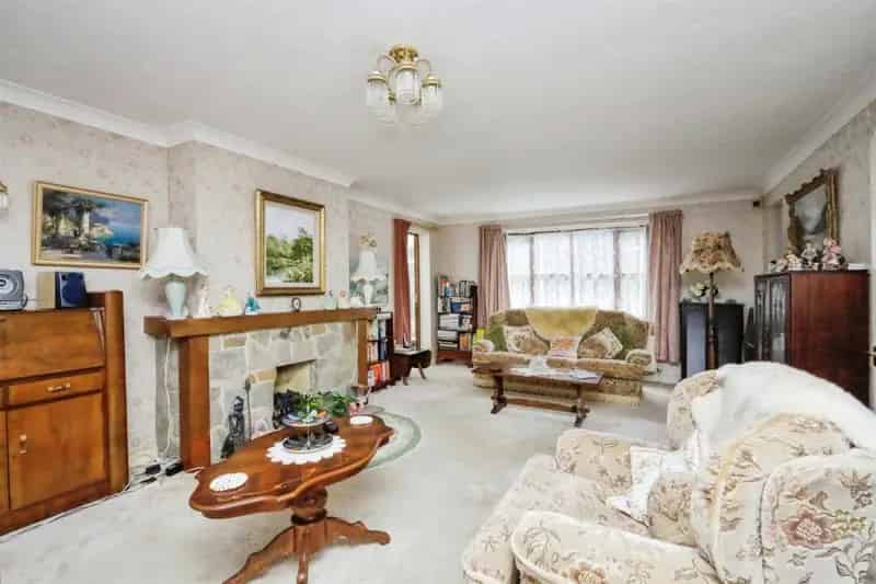 Stunning 4-Bedroom Detached Home with Expansive Gardens