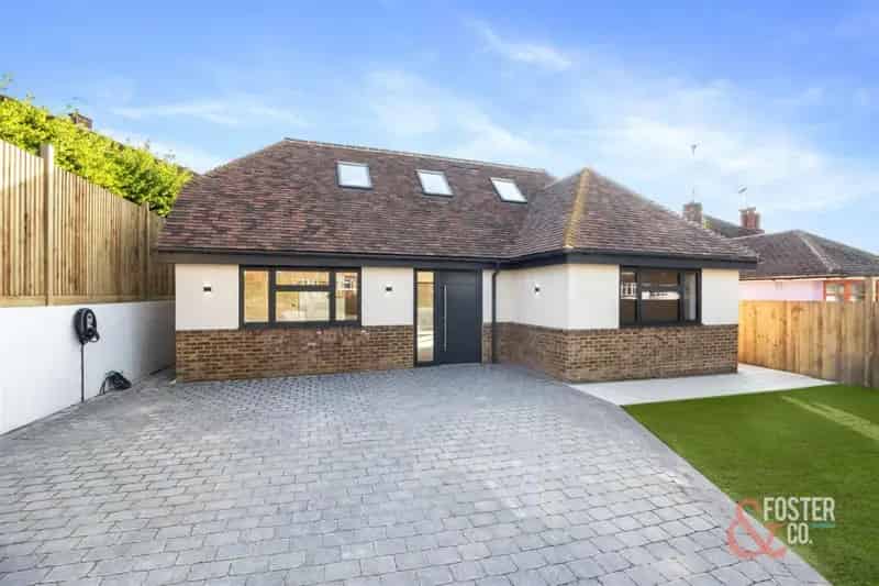 3 Bedroom Detached Chalet Bungalow For Sale