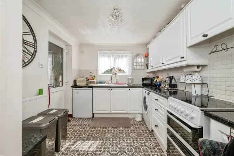 2 Bed House Wheelchair Accessible Driveway Parking Large Garden