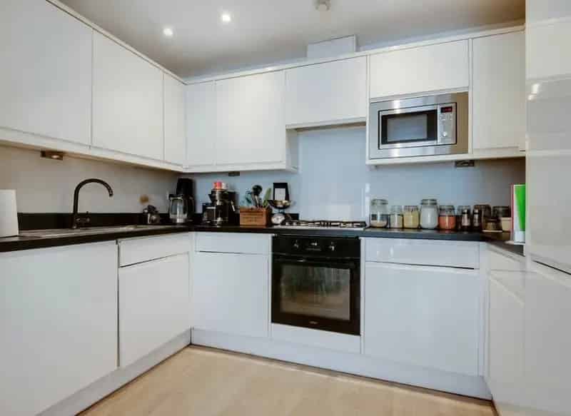 One Double Bedroom Garden Flat with En-Suite and Private Garden