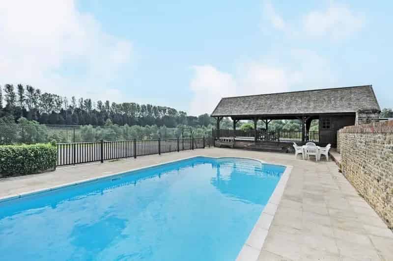 Buckhill House: 8+ Bedroom Estate Property with Pool and Tennis Court