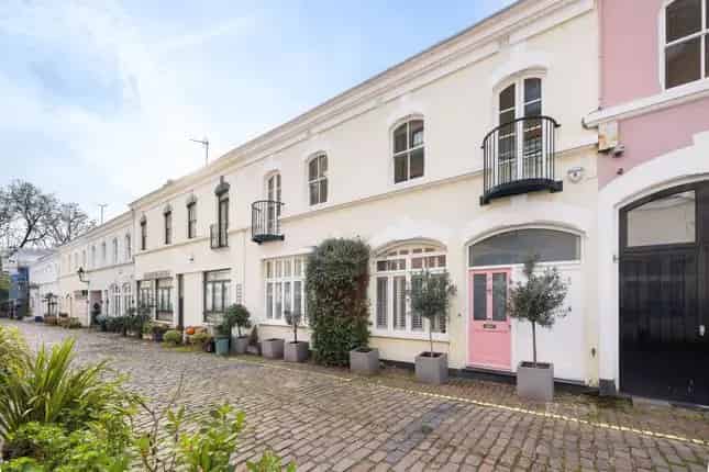 3 Bedroom Mews House Near Hyde Park London