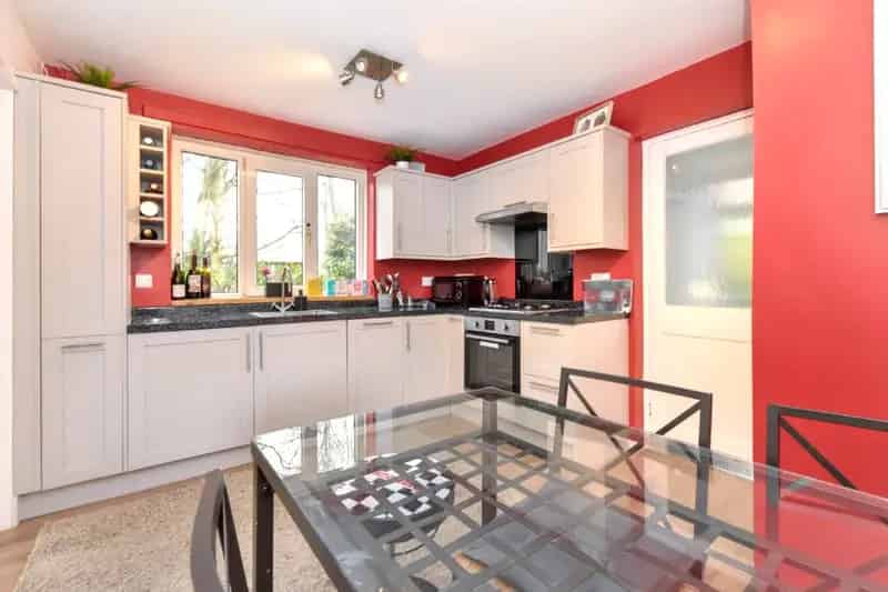Three Bedroom Semi-Detached Home with Conservatory and Garden in Headingley
