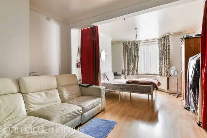 4 Bedroom House 3 Bathrooms HMO Potential Double Reception