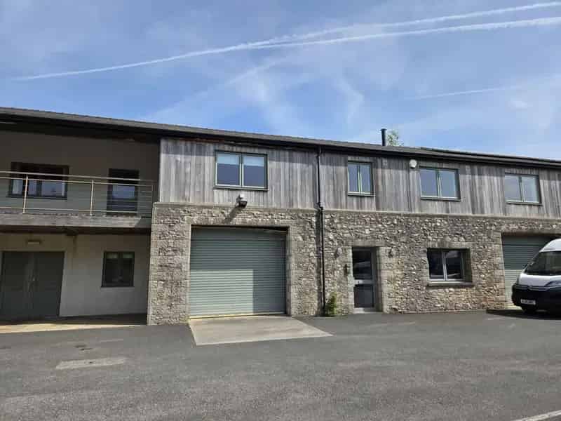 Hybrid Office Workshop Unit Near M6