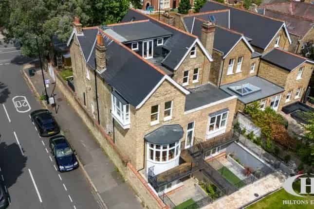 Luxury Detached House Apartments near Ealing Broadway