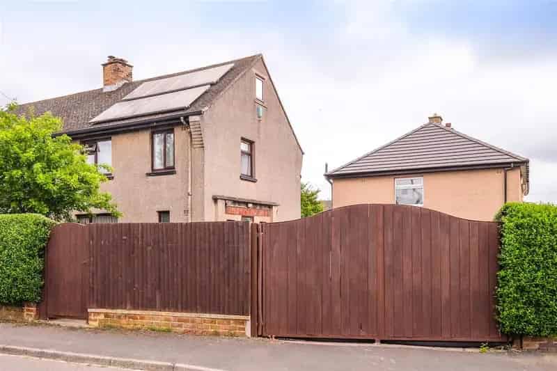 3 Bedroom Semi-Detached House For Sale Bradford