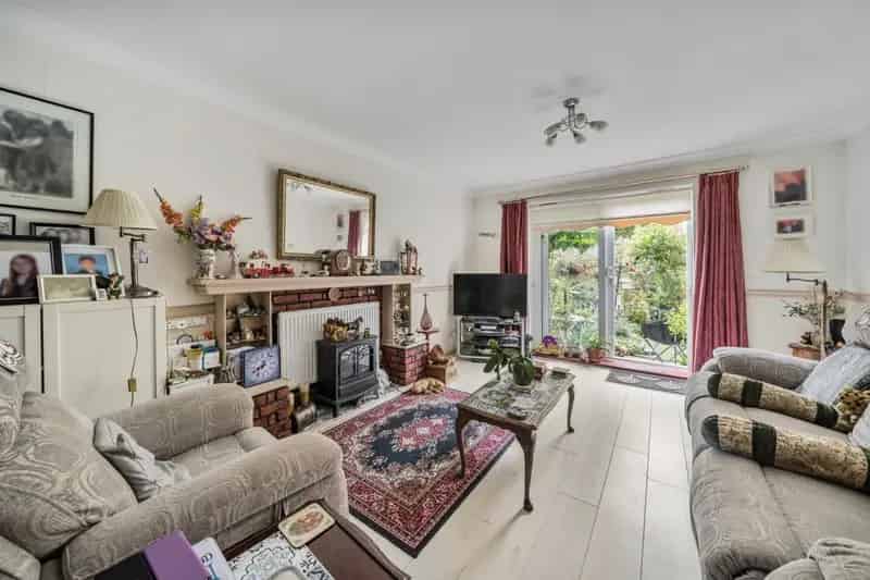 Four Double Bedroom Mid Terrace House Near Kennington and Elephant & Castle