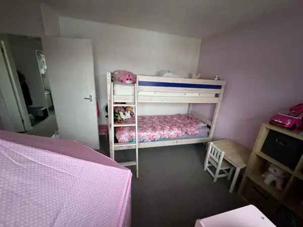 Flat For Rent in Basingstoke and Deane, England