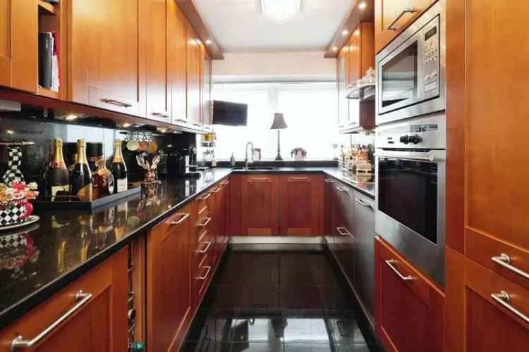 2 Bedroom Seafront Apartment Brighton