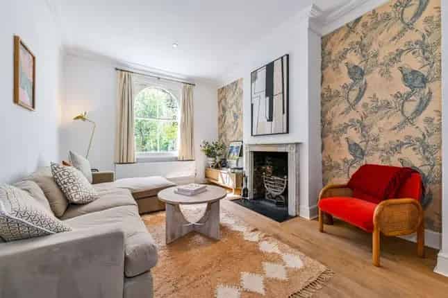 2 Bedroom Terraced House for Sale in Barnsbury London N1