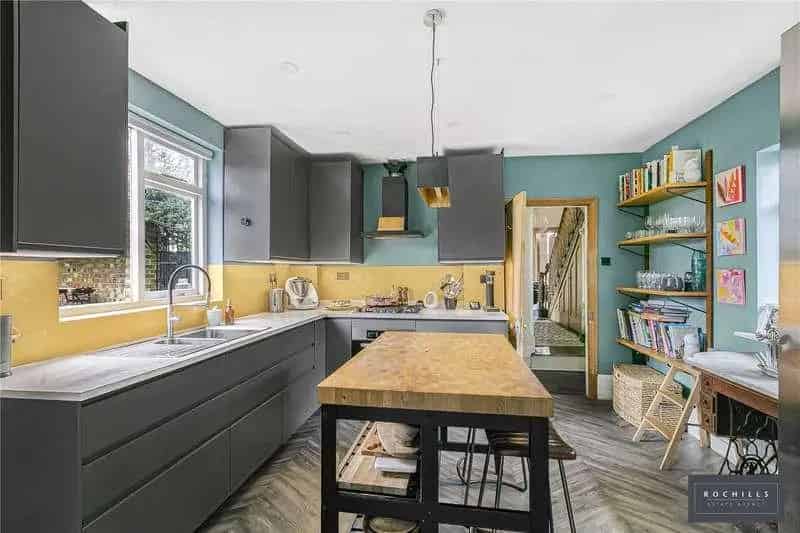 5 Bed House for Sale near River Thames Weybridge