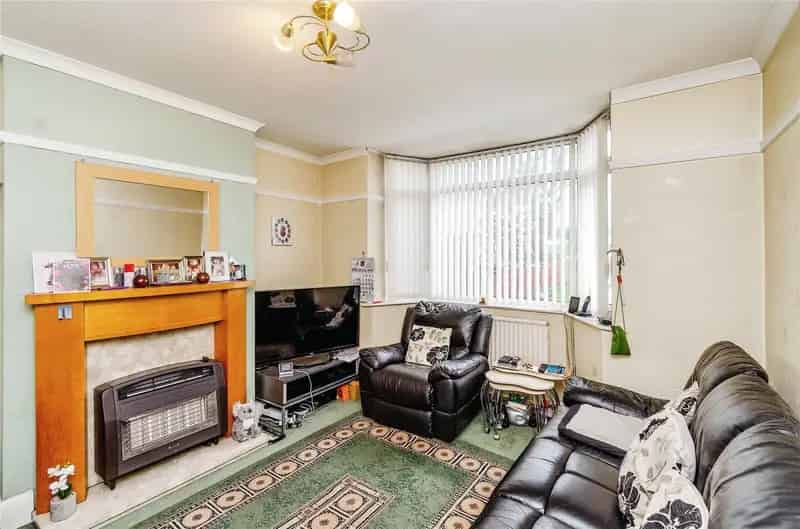 Semi Detached House Walsall 3 Double Bedrooms Parking Family Home