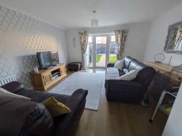 Spacious 2 Bedroom Terraced House Near Amenities