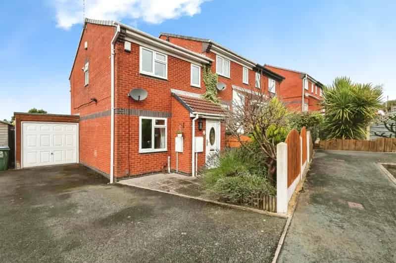 2 Bed House For First Time Buyers Garage Off Road Parking