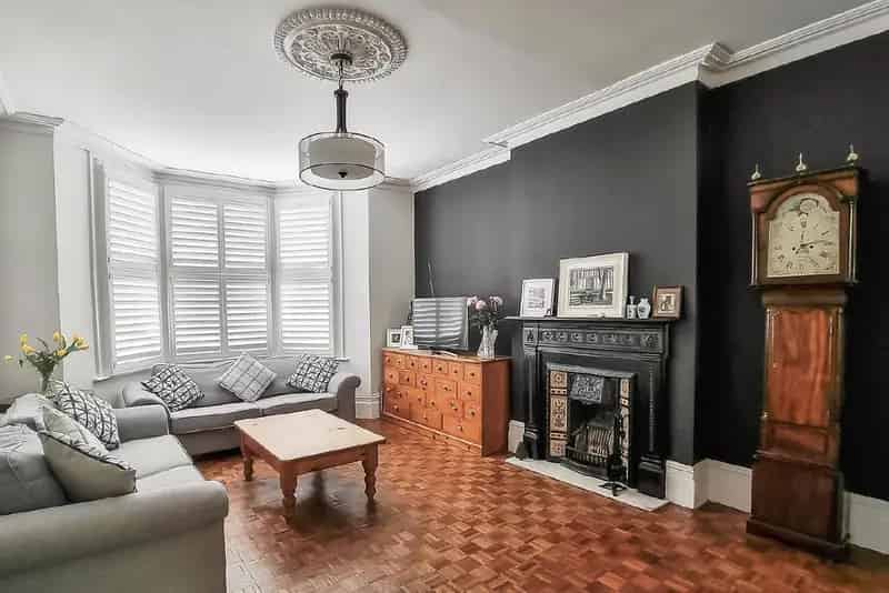 6 Bedroom Family Home 3400 sq ft Large Garden Potential to Extend