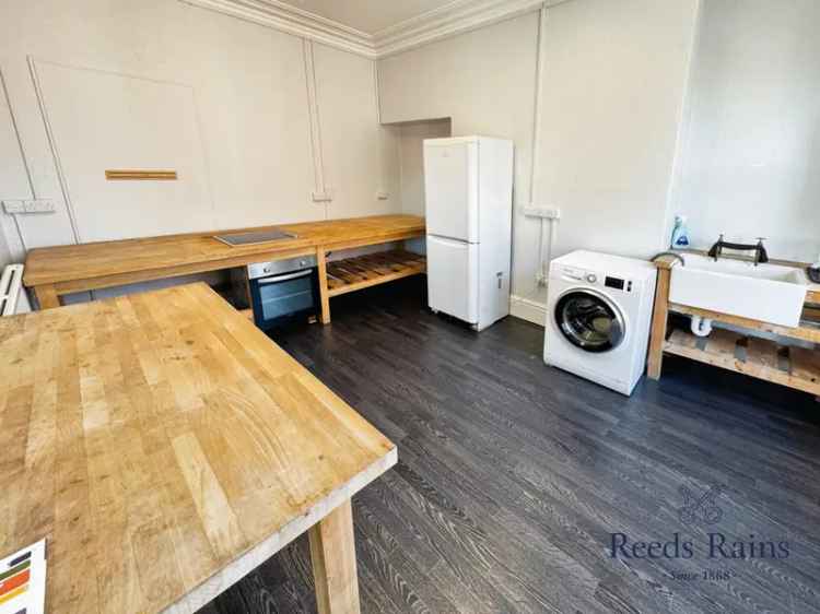 Spacious 2-Bedroom Flat to Rent in Hull