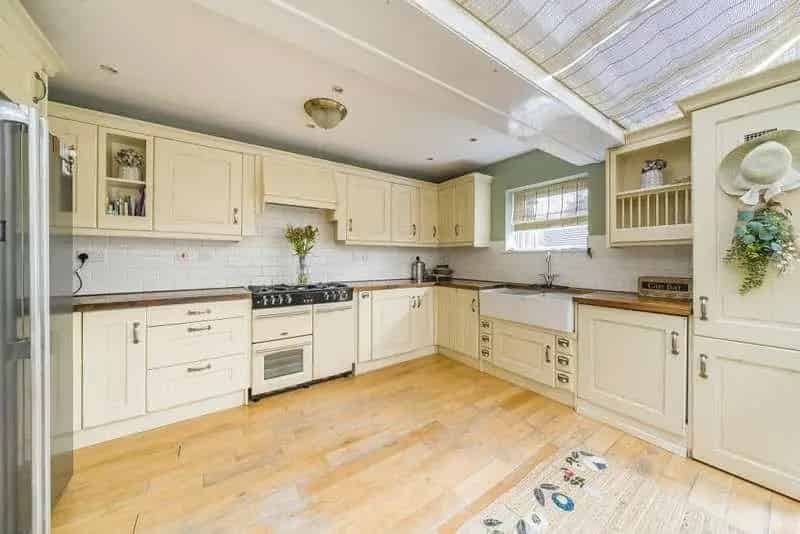 3 Bed Chalet House for Sale Extended Kitchen Mature Garden