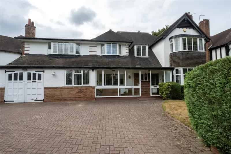 5 Bedroom Detached House for Sale in Moseley Village