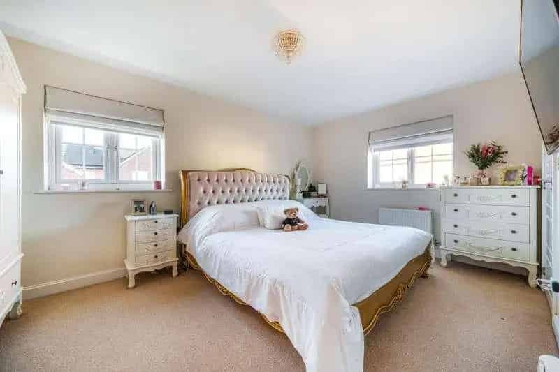 4 Bed Detached House for Sale in Banbury