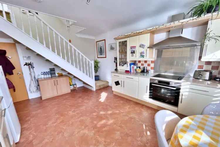 2 Bedroom Maisonette for Sale with Panoramic Sea Views