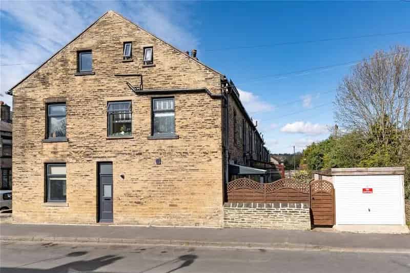 5 Bedroom End of Terrace House for Sale
