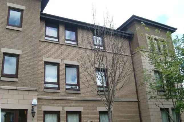 3 Bed Top Floor Flat Glasgow G41 - Family Home