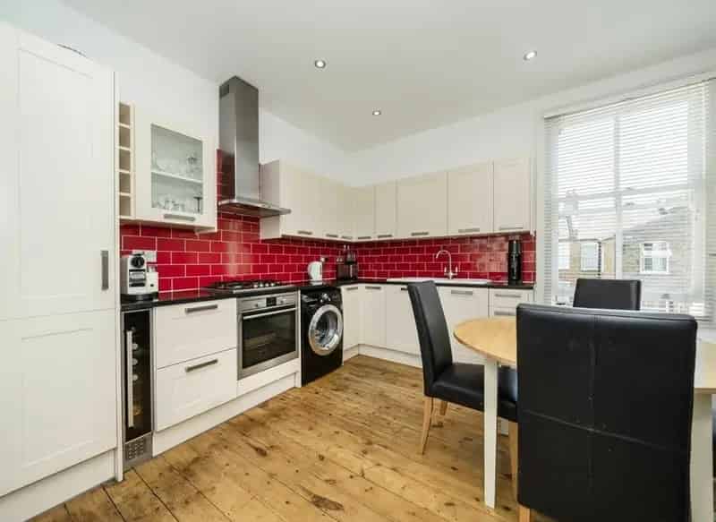 Refurbished 3-Bedroom Maisonette near Stamford Brook Station