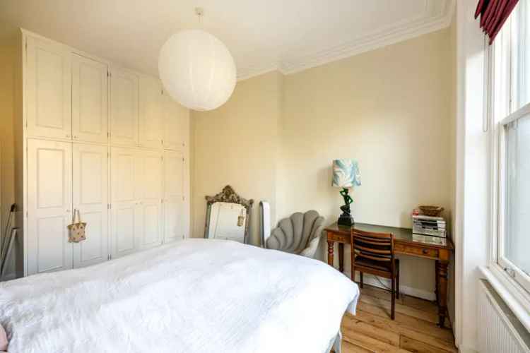 2 Bedroom Flat Apartment in London near Ladbroke Grove