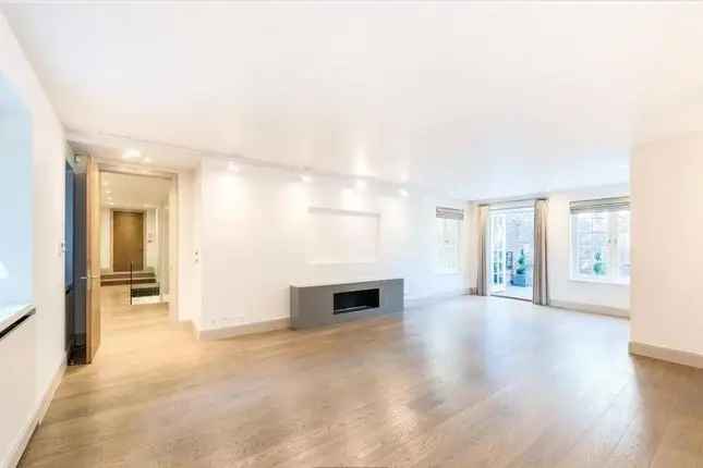 Two Bedroom Duplex Apartment near Kensington Gardens