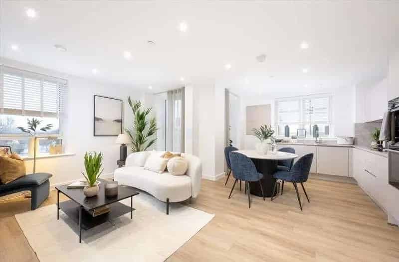 2 Bed Flat Kingston Upon Thames Near Schools and Stations