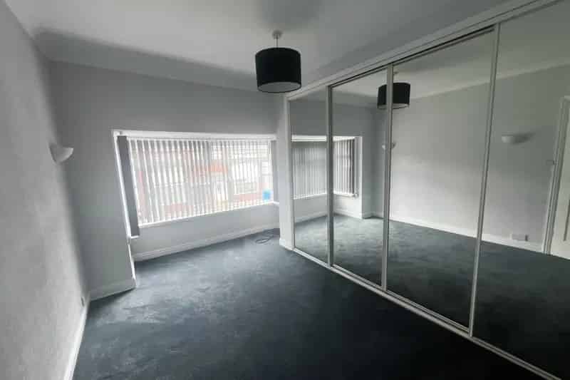 3-Bedroom Terraced House with Loft Room and Garden