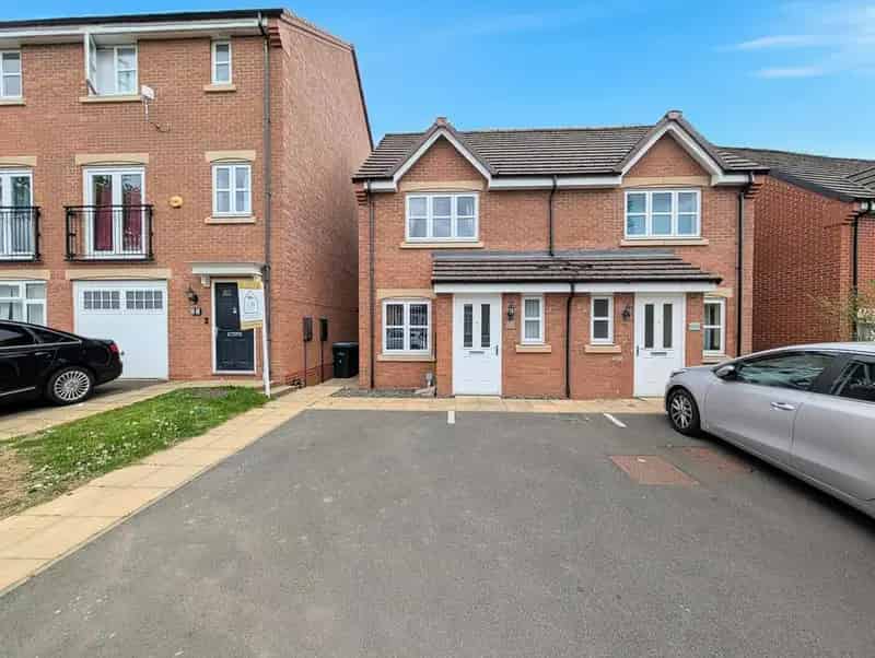 2 Bedroom Semi Detached House For Sale