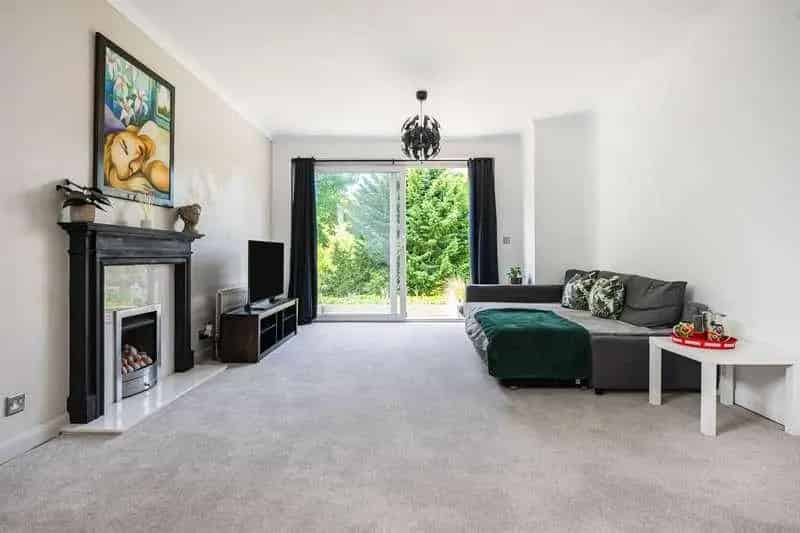 5 bed house for sale