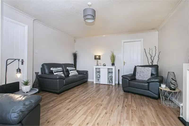 3 Bed Detached House with 2 Reception Rooms and Large Garden