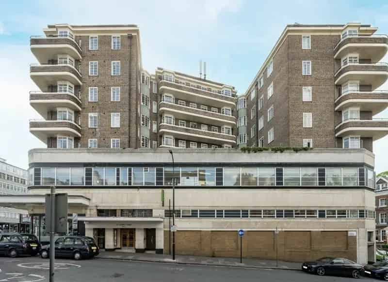 Spacious 1-Bedroom Art Deco Apartment South Hampstead