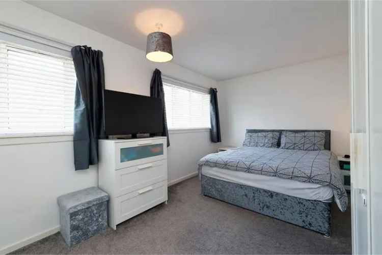 2 Bed Terraced House with Modern Kitchen and South-Facing Garden