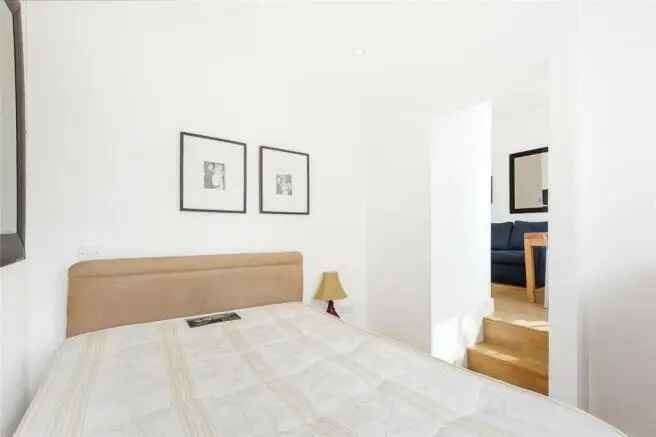 Manhattan-Style Studio One-Bedroom Apartment SW10 Near Earls Court