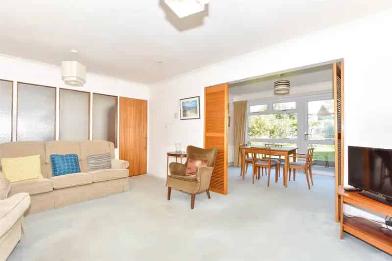3 Bedroom Detached House For Sale Chain Free