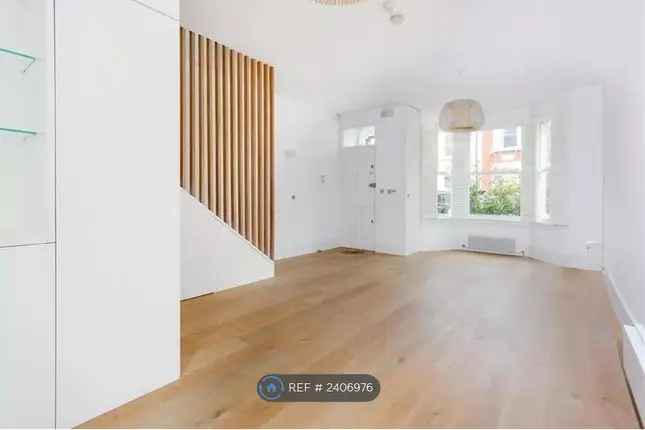 Semi-detached House for Rent London NW6